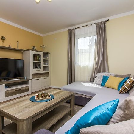 Apartman Maxim Lägenhet Pula Exteriör bild
