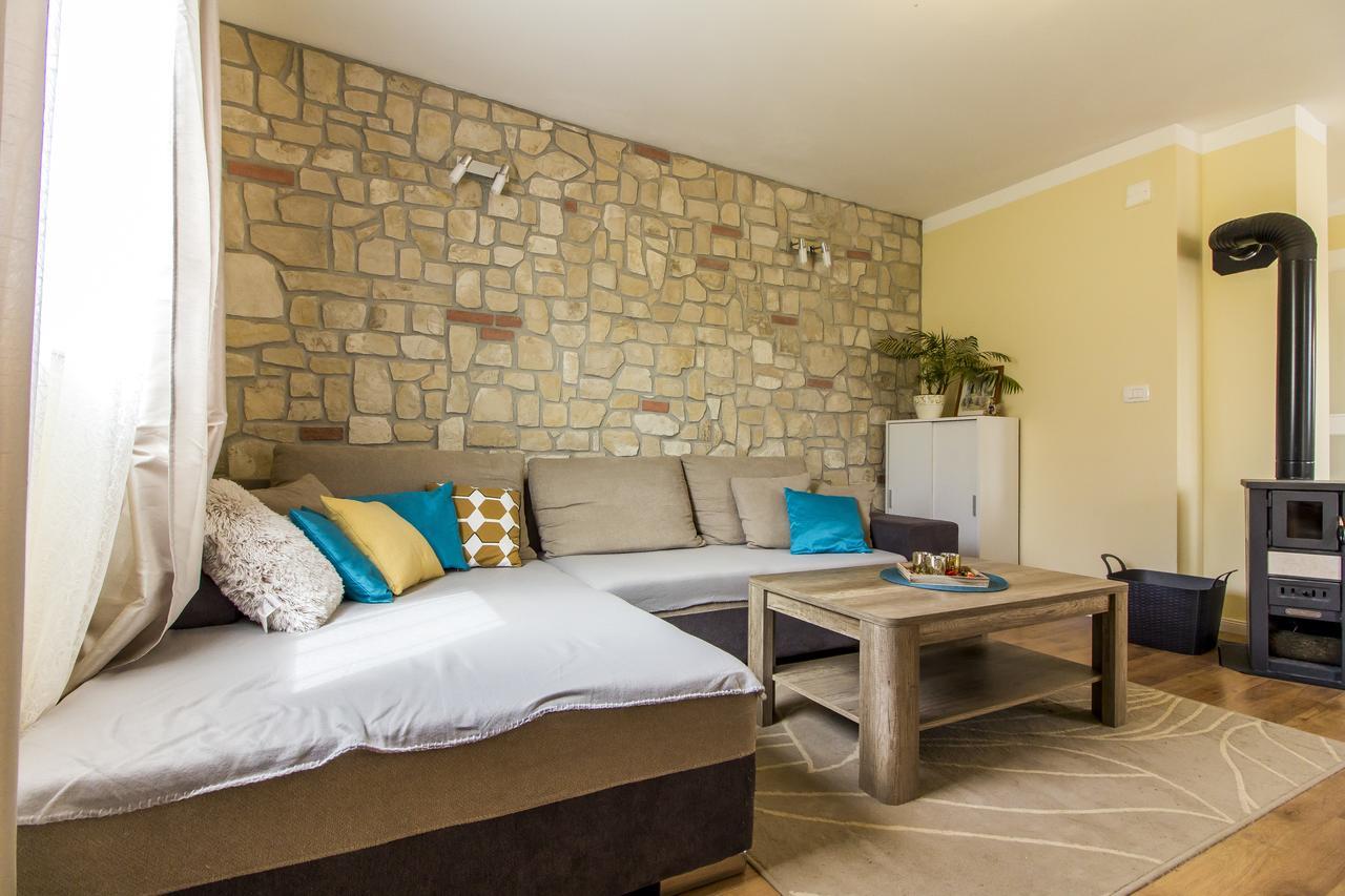 Apartman Maxim Lägenhet Pula Exteriör bild