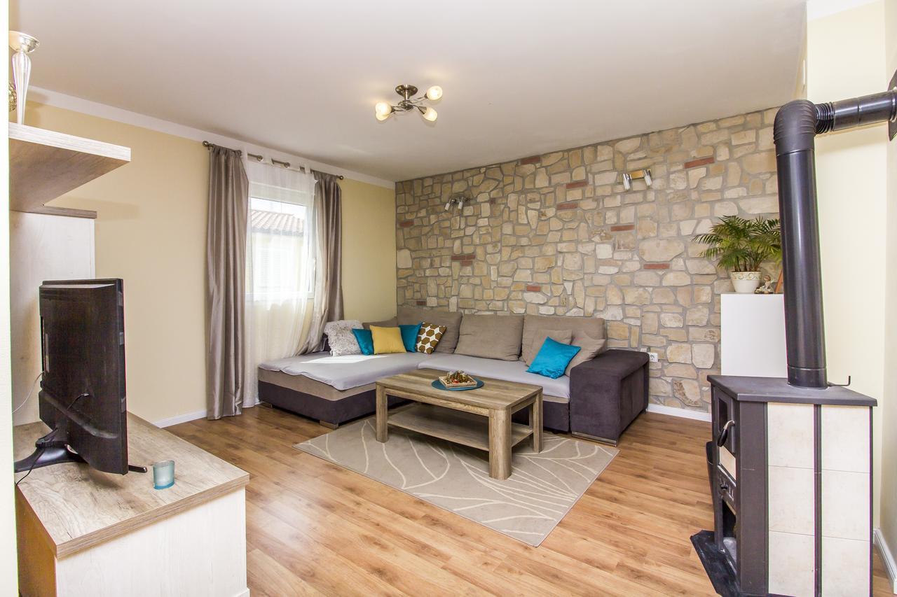 Apartman Maxim Lägenhet Pula Exteriör bild
