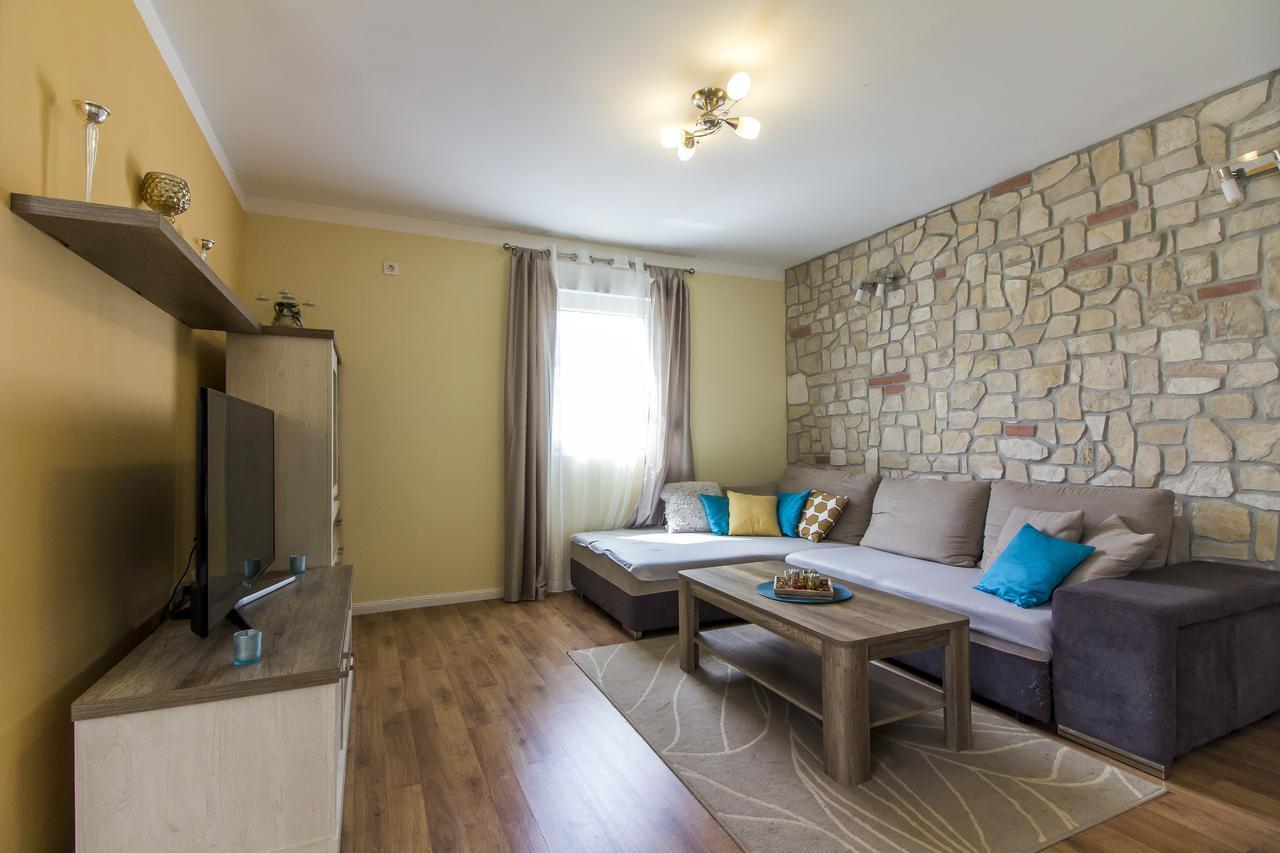 Apartman Maxim Lägenhet Pula Exteriör bild