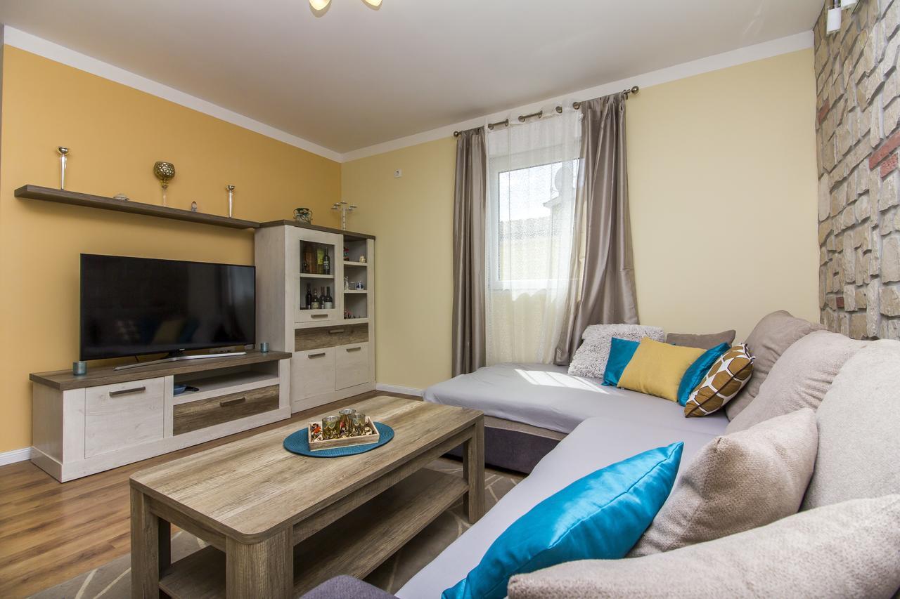 Apartman Maxim Lägenhet Pula Exteriör bild