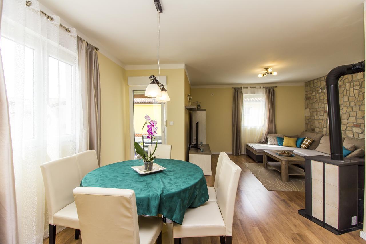Apartman Maxim Lägenhet Pula Exteriör bild