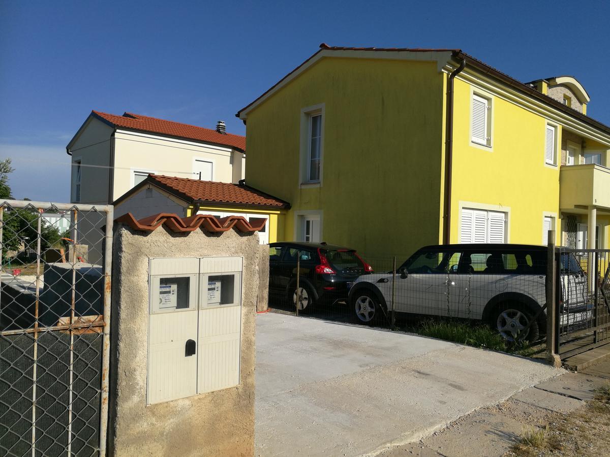 Apartman Maxim Lägenhet Pula Exteriör bild